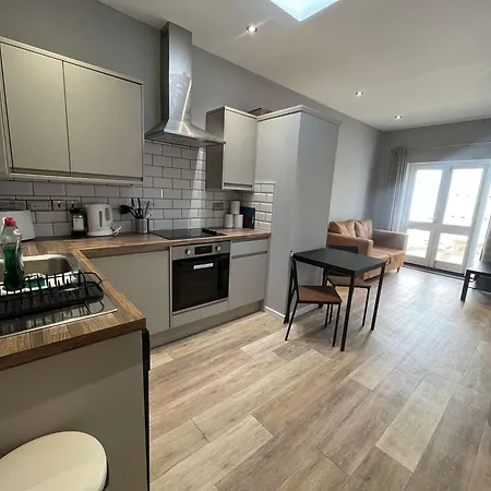 Flat In Cotham Hill *